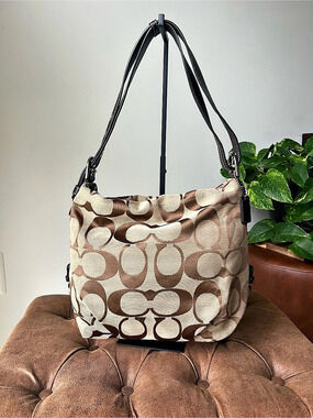 Coach Signature Canvas Hobo Style F15067